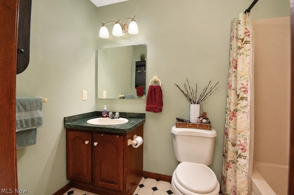 5566 River Road Madison OH 44057