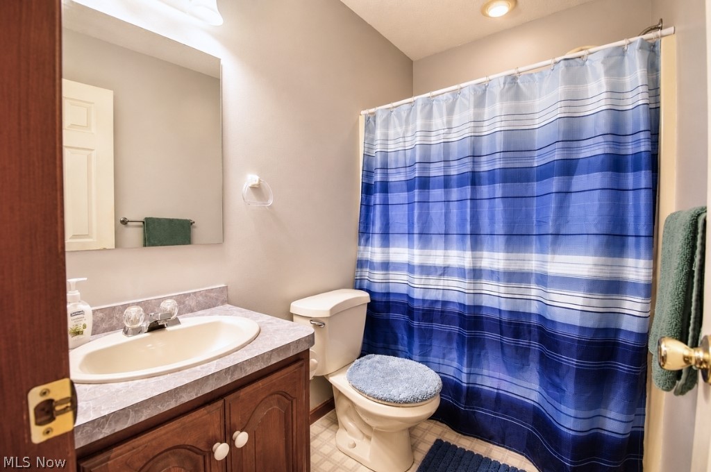 5566 River Road Madison OH 44057