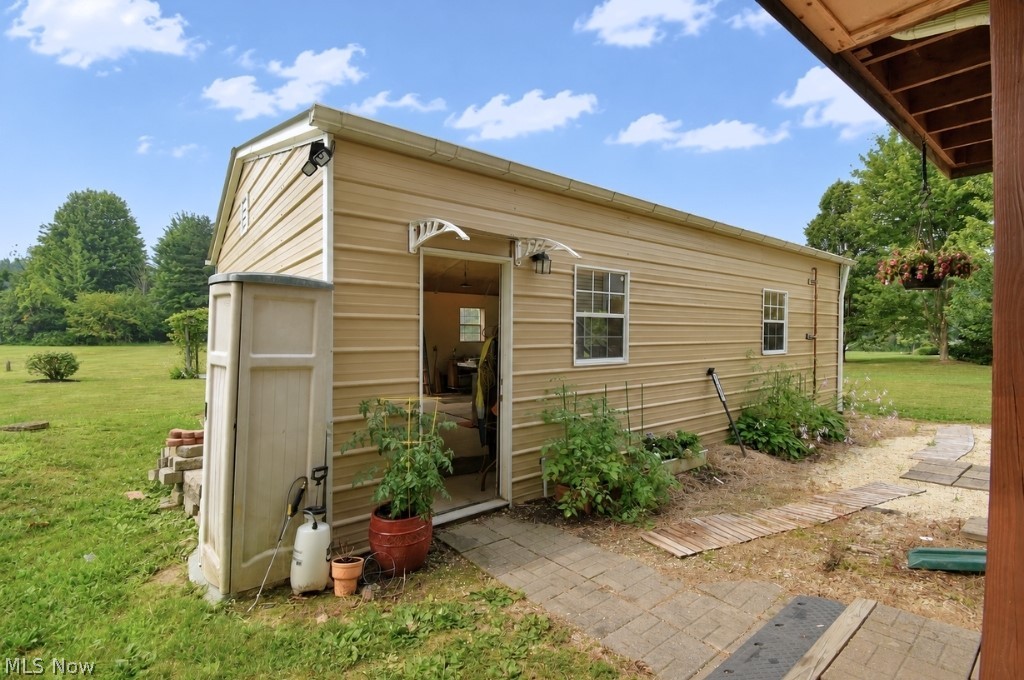 5566 River Road Madison OH 44057