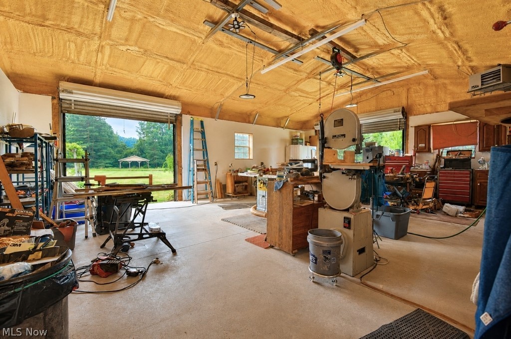 5566 River Road Madison OH 44057