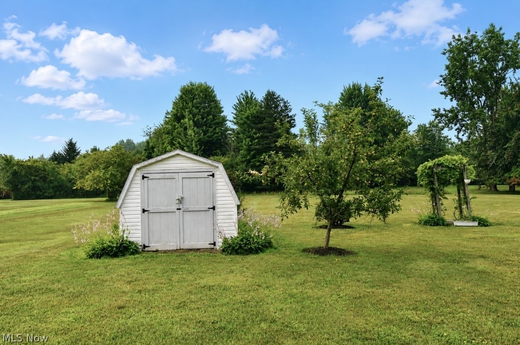 5566 River Road Madison OH 44057