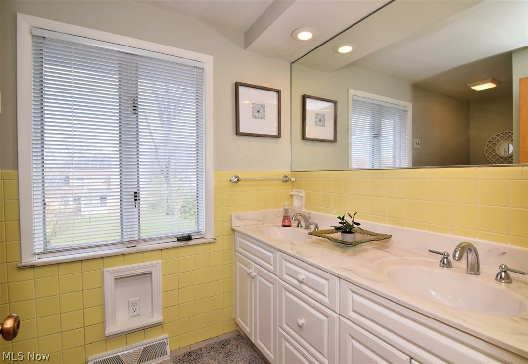 20815 Colby Road Shaker Heights OH 44122