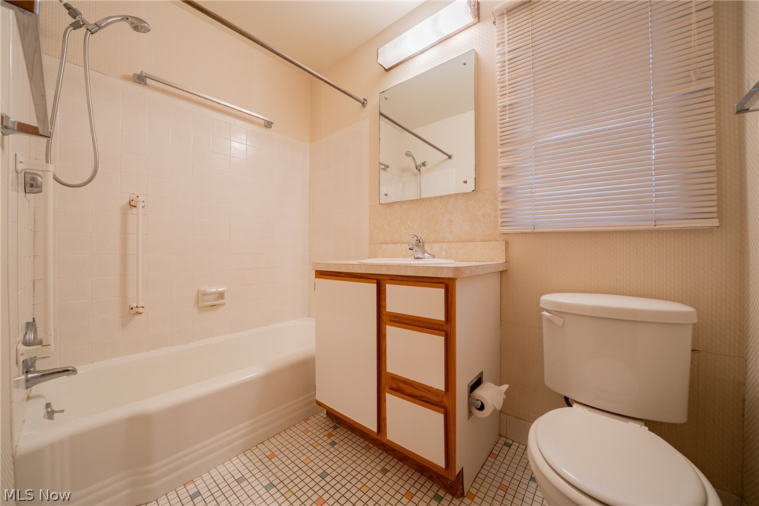 734 Kenwood Drive Mayfield Village OH 44040