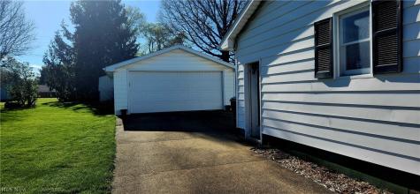253 Oregon Avenue Louisville OH 44641
