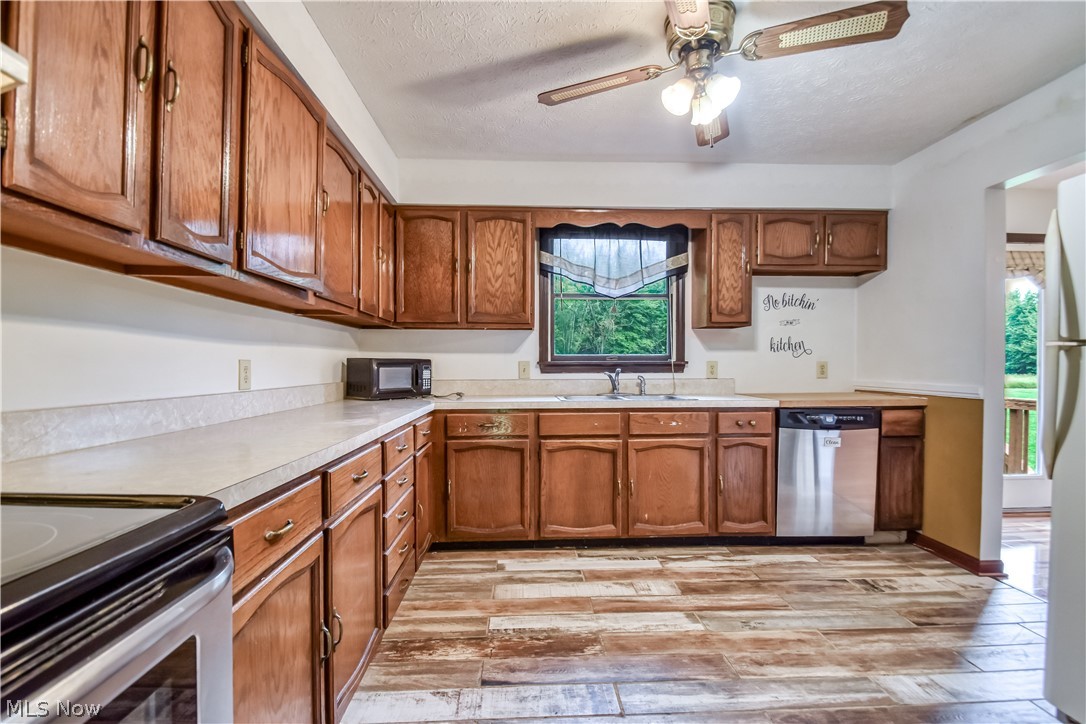 6487 Shaffer Road NW Warren OH 44481