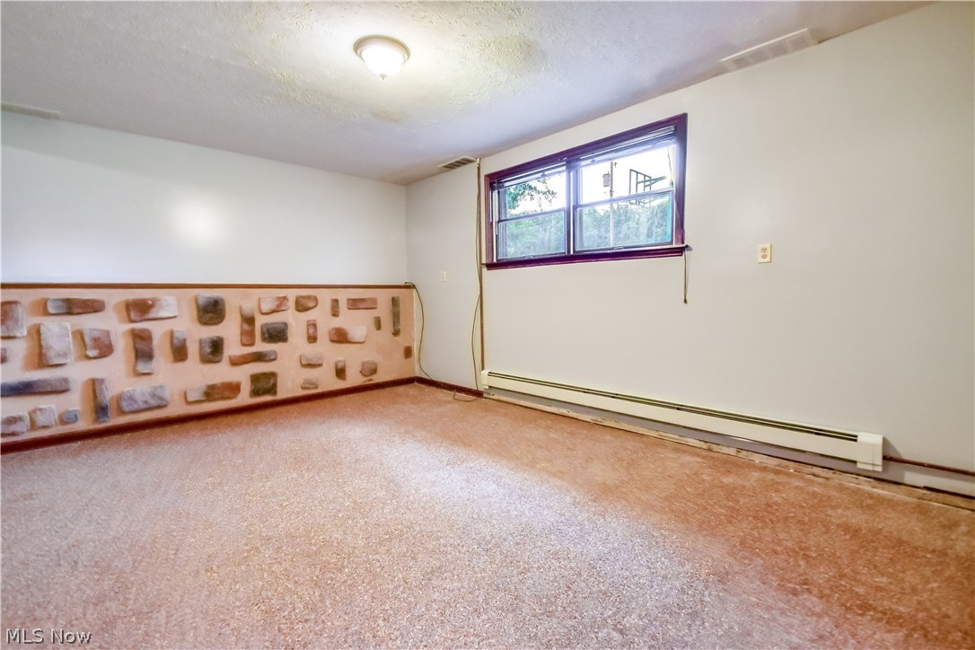 6487 Shaffer Road NW Warren OH 44481