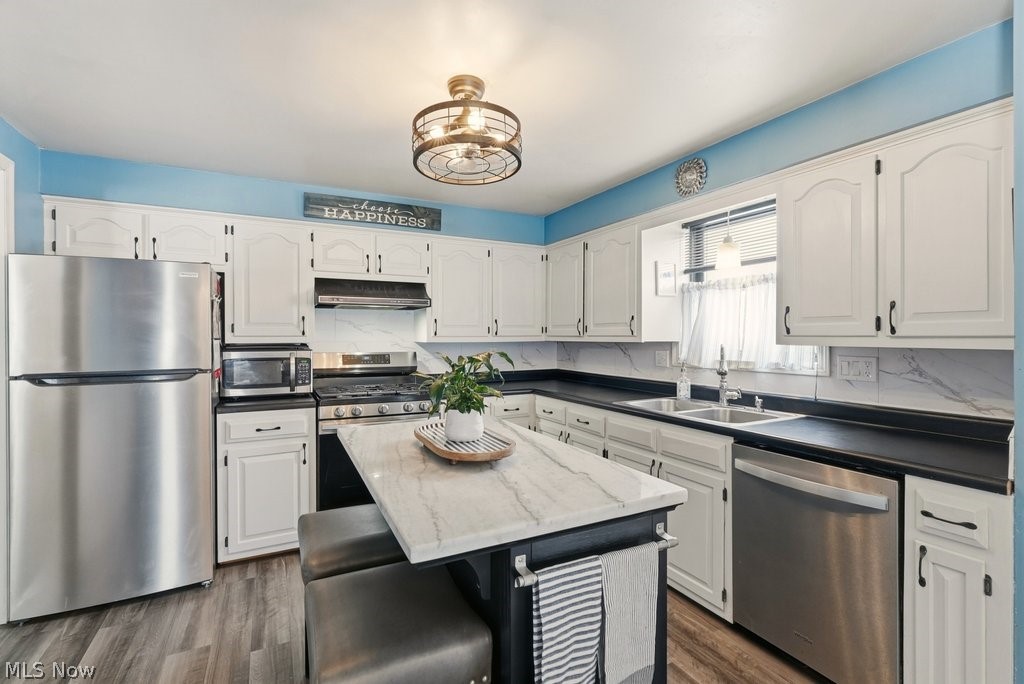 2190 Waterbury Drive Uniontown OH 44685