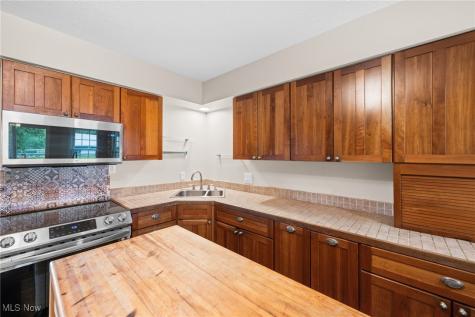 939 State Route 303 Streetsboro OH 44241