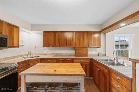 939 State Route 303 Streetsboro OH 44241