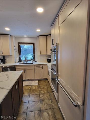 1882 Meadow Drive Hinckley OH 44233