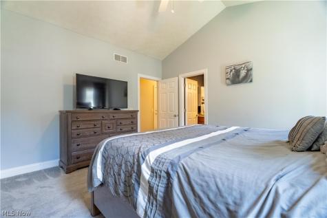 5263 Frederick Street Barberton OH 44203