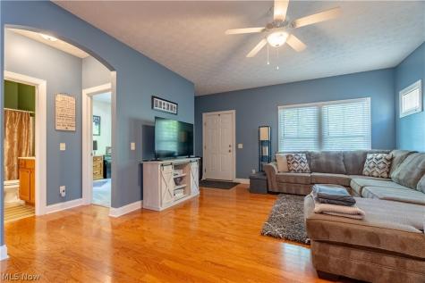 5263 Frederick Street Barberton OH 44203