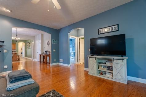 5263 Frederick Street Barberton OH 44203