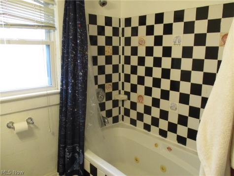 256 Sues Court Akron OH 44311