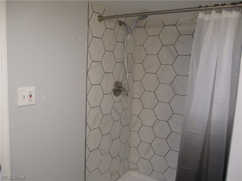 256 Sues Court Akron OH 44311