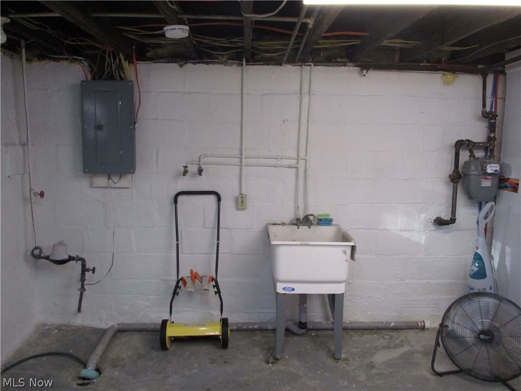 256 Sues Court Akron OH 44311