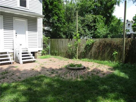 256 Sues Court Akron OH 44311