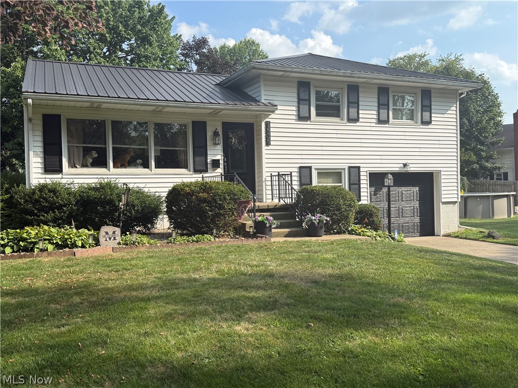 1505 Nicholear Avenue Coshocton OH 43812