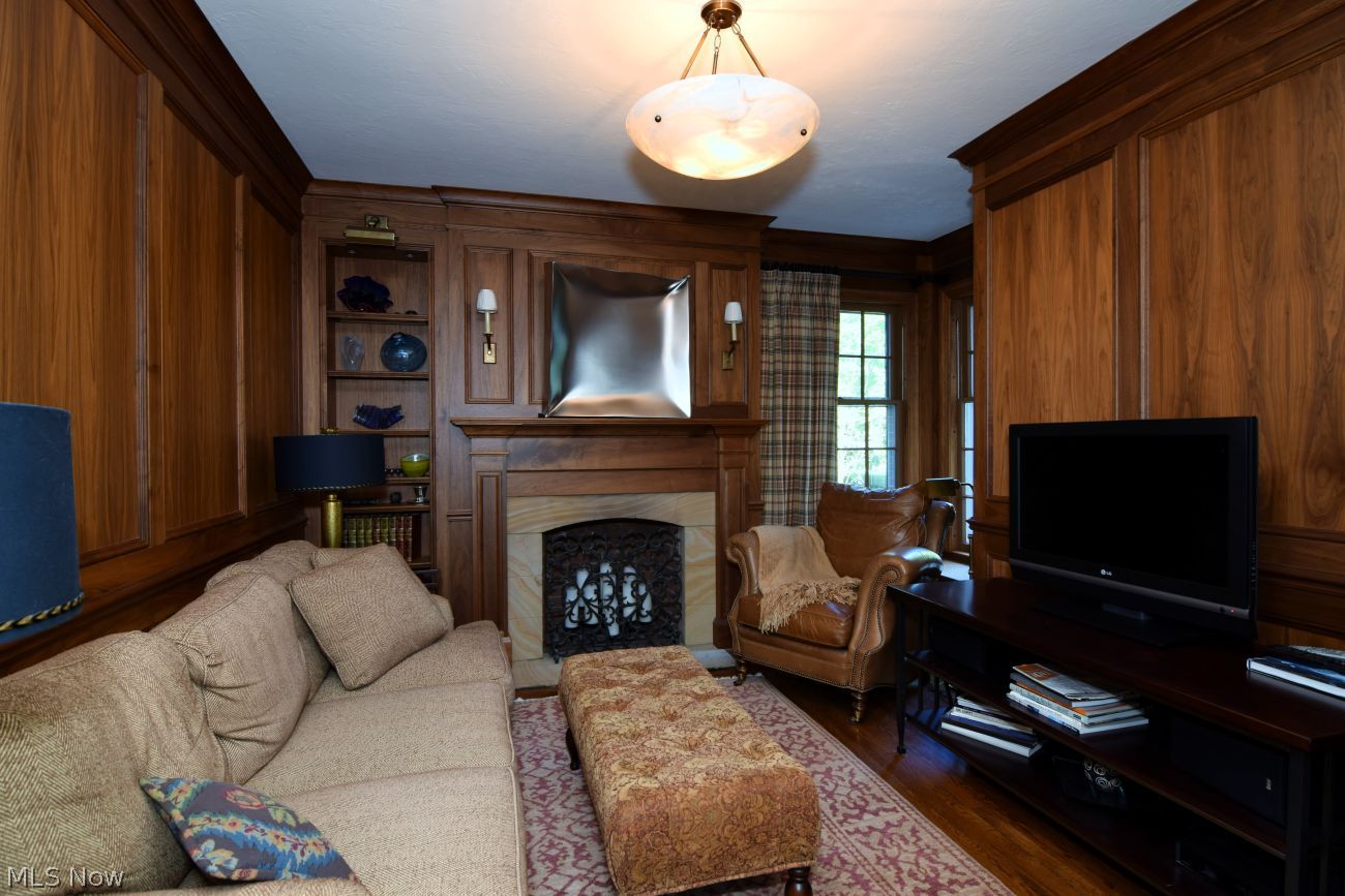 2742 Belvoir Boulevard Shaker Heights OH 44122