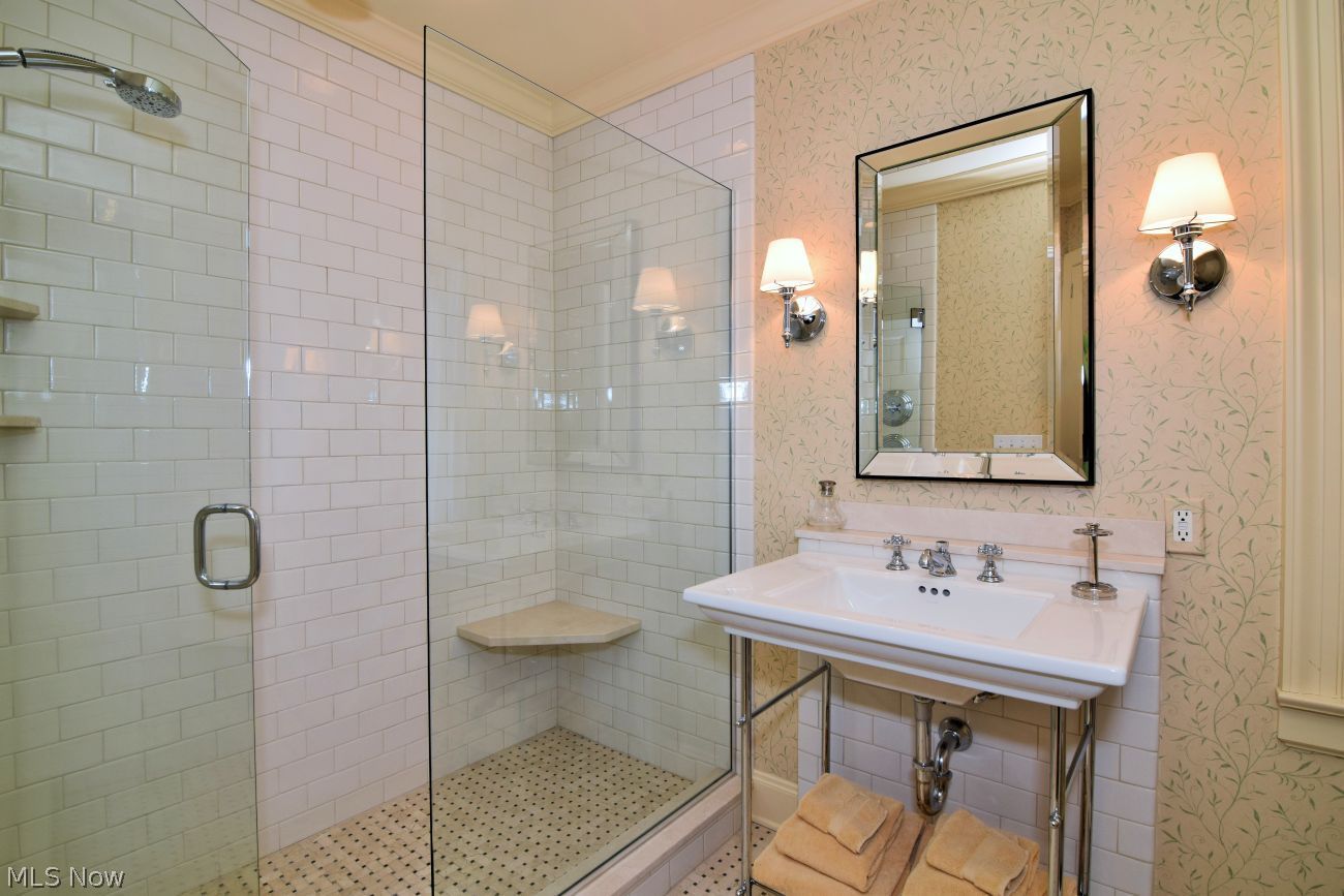 2742 Belvoir Boulevard Shaker Heights OH 44122