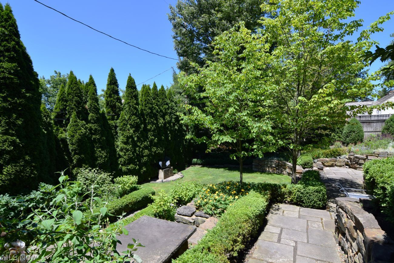 2742 Belvoir Boulevard Shaker Heights OH 44122