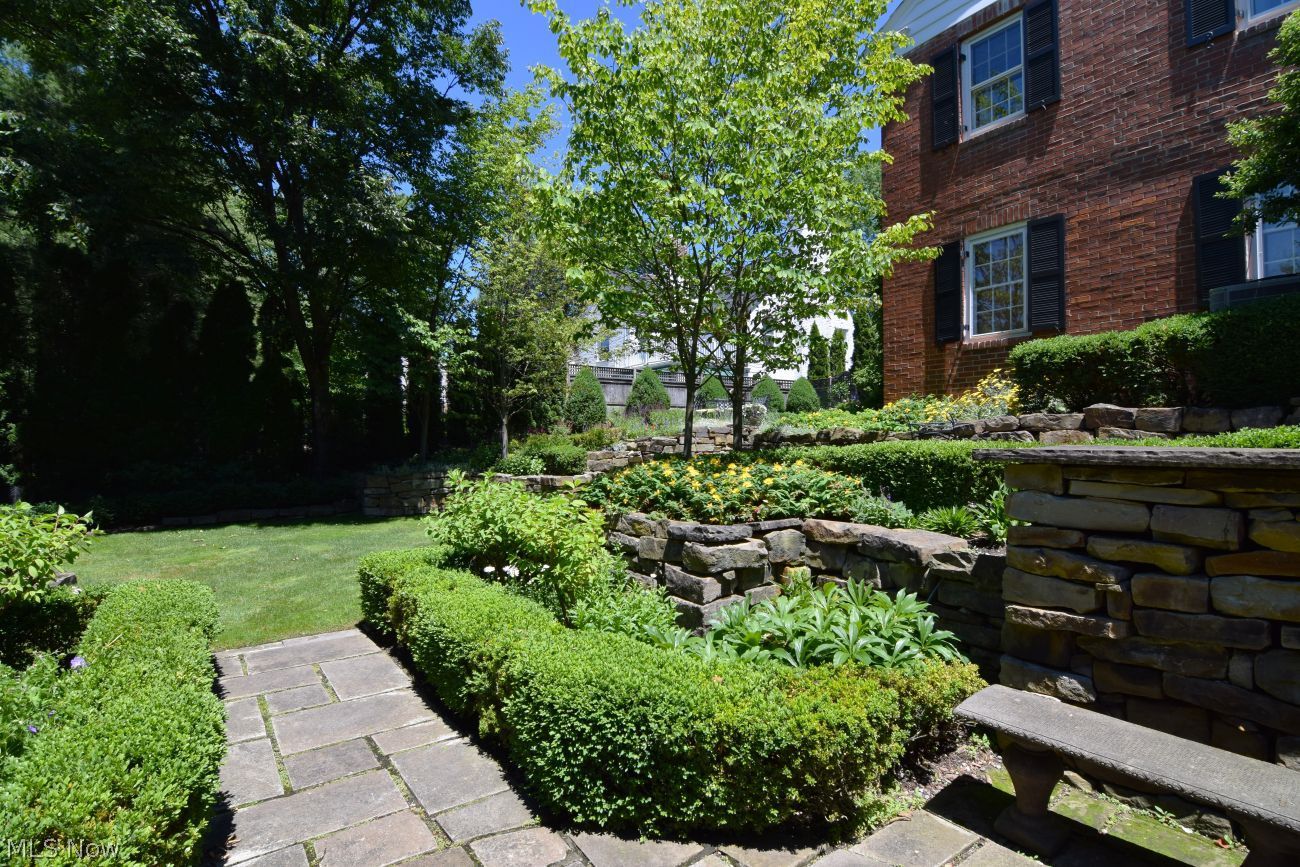 2742 Belvoir Boulevard Shaker Heights OH 44122