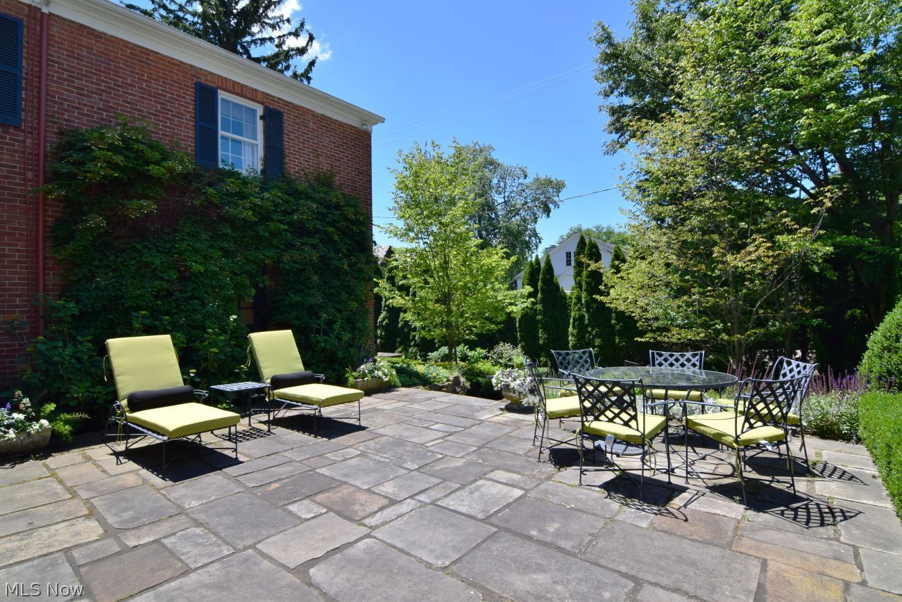 2742 Belvoir Boulevard Shaker Heights OH 44122