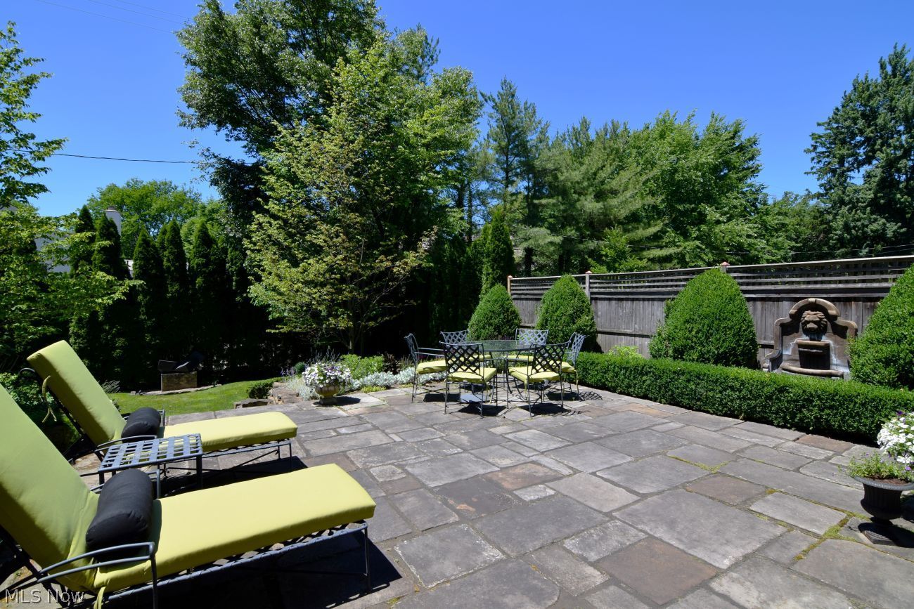 2742 Belvoir Boulevard Shaker Heights OH 44122