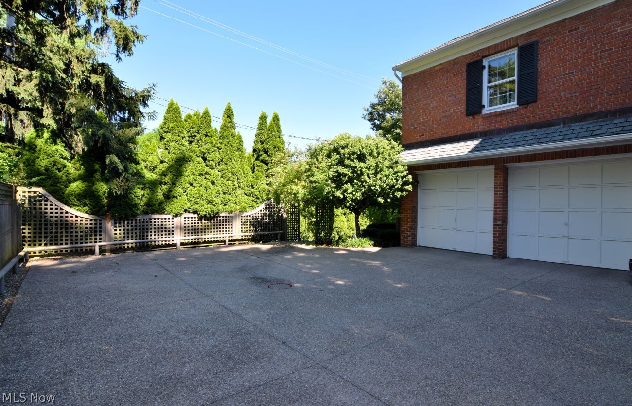 2742 Belvoir Boulevard Shaker Heights OH 44122