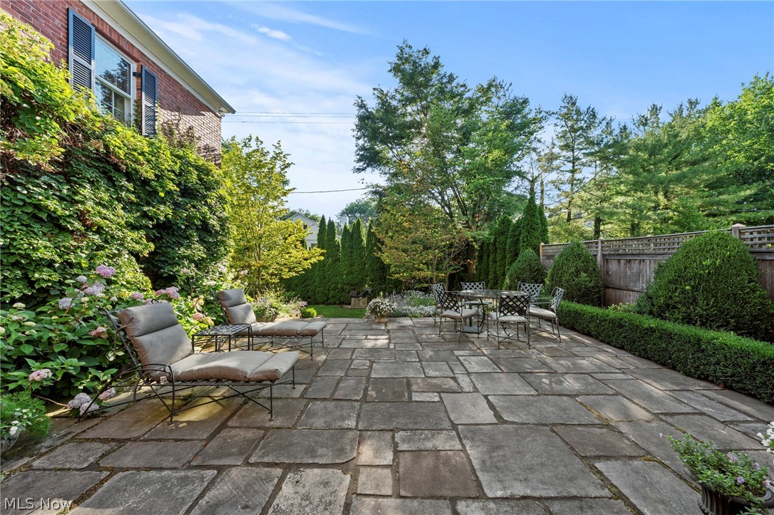 2742 Belvoir Boulevard Shaker Heights OH 44122