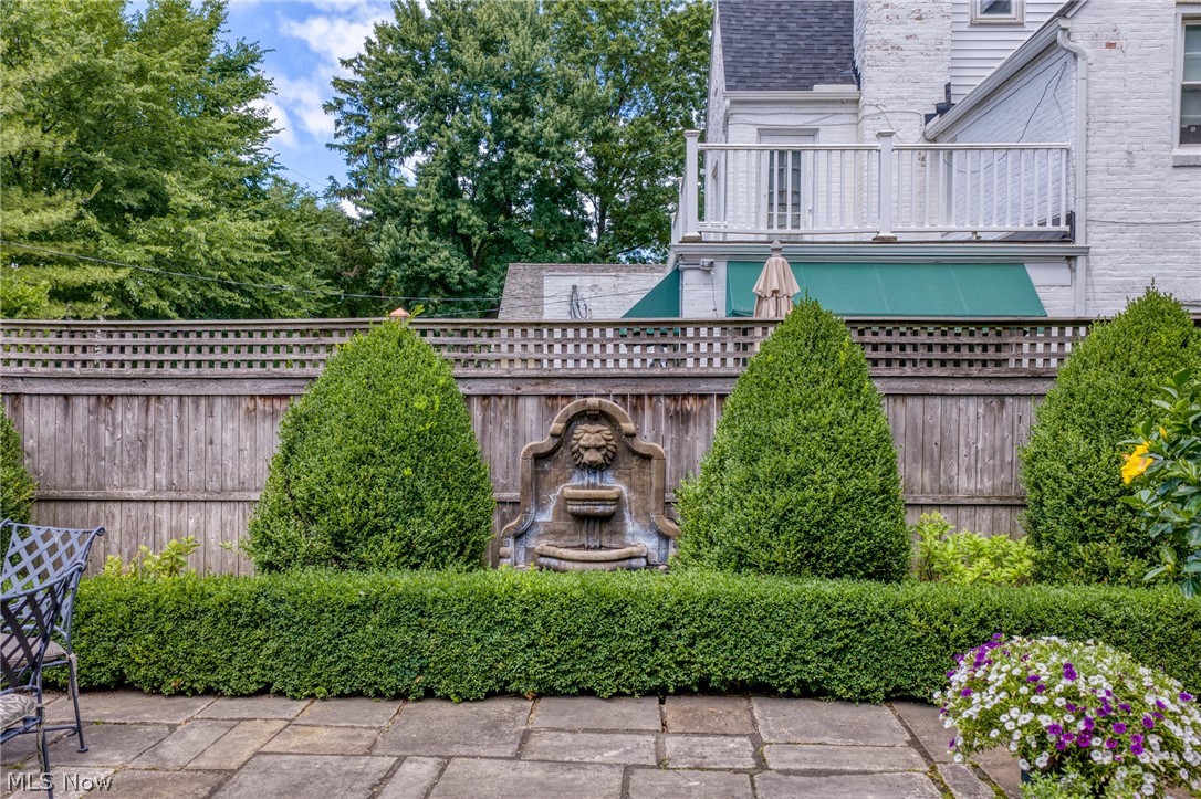 2742 Belvoir Boulevard Shaker Heights OH 44122