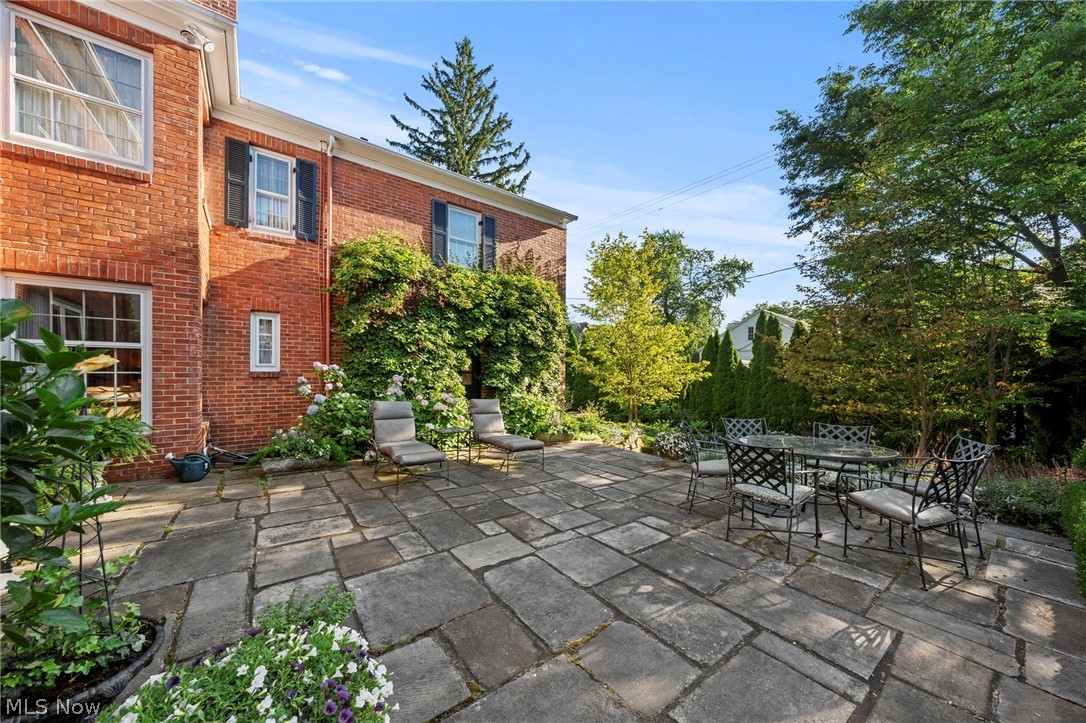 2742 Belvoir Boulevard Shaker Heights OH 44122