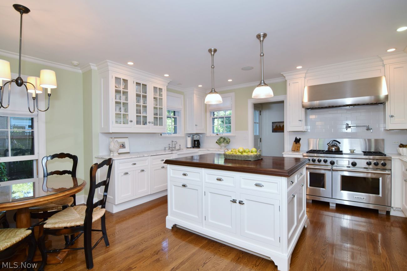 2742 Belvoir Boulevard Shaker Heights OH 44122
