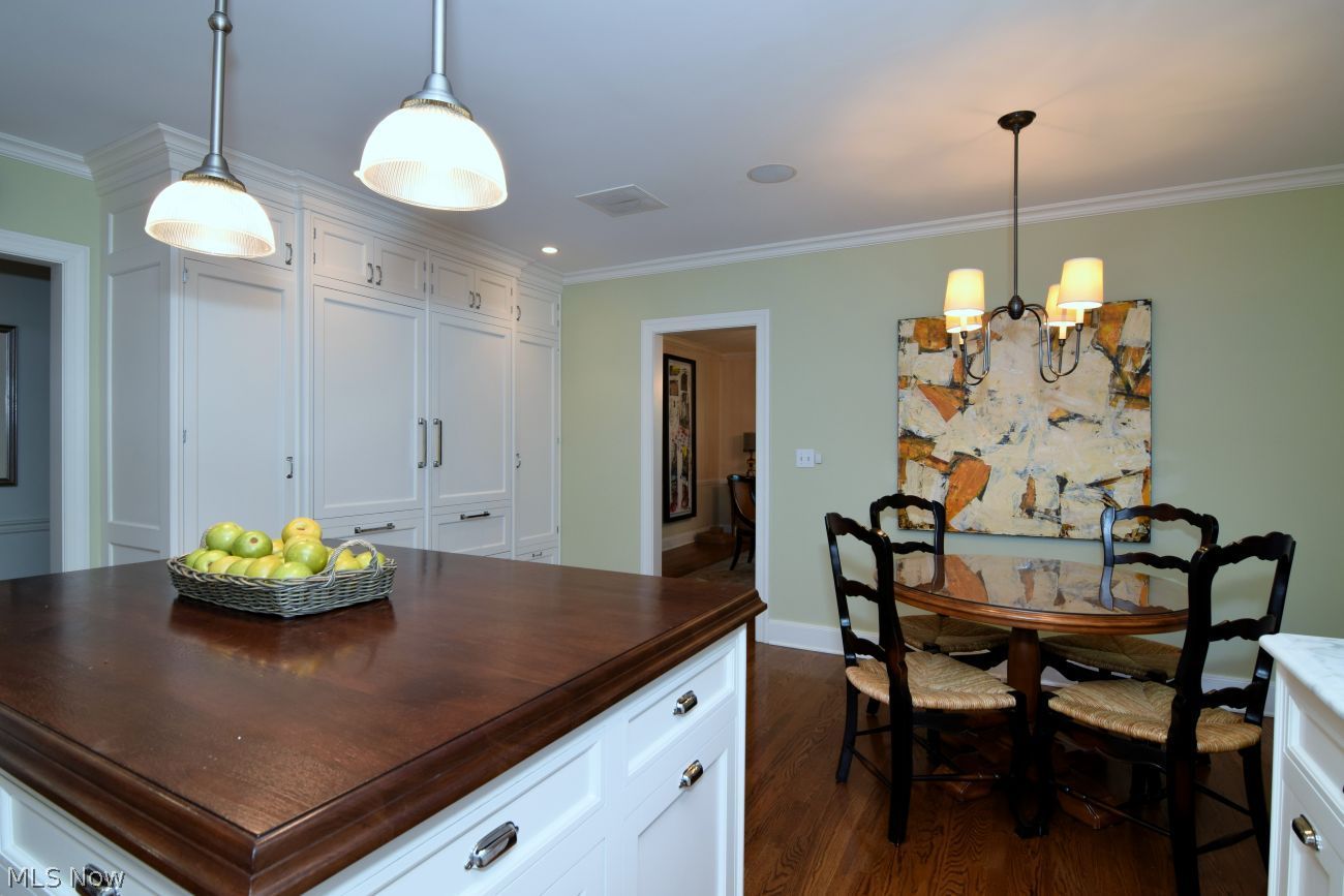 2742 Belvoir Boulevard Shaker Heights OH 44122