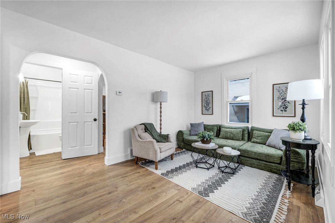 896 Indian Trail Akron OH 44314