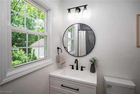 163 Tudor Avenue Akron OH 44312