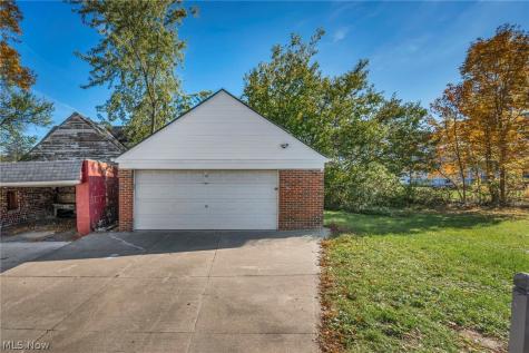 5251 Forest Avenue Maple Heights OH 44137