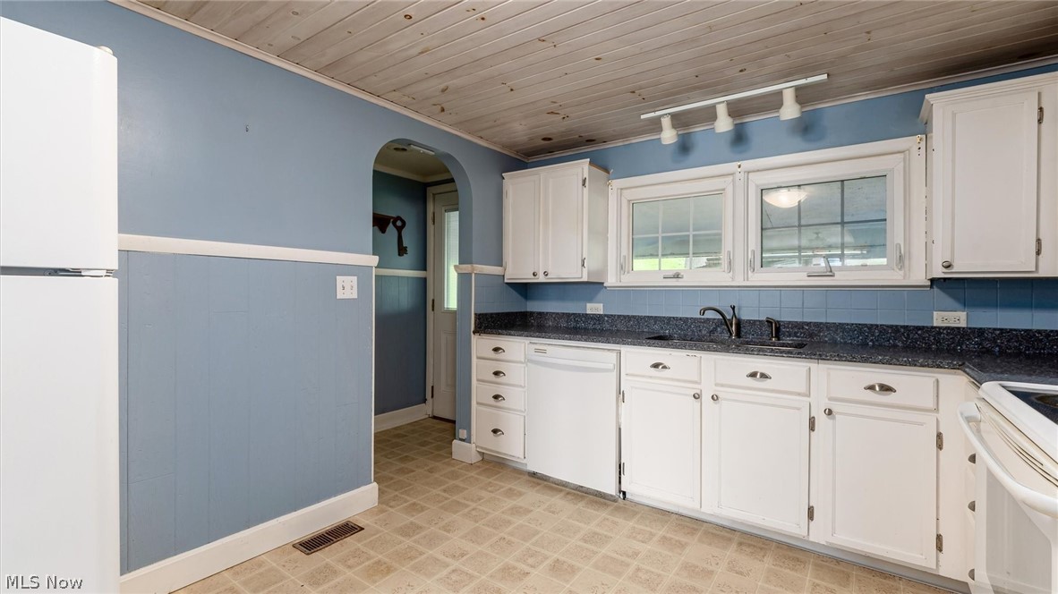 1751 Blaine Avenue Cambridge OH 43725