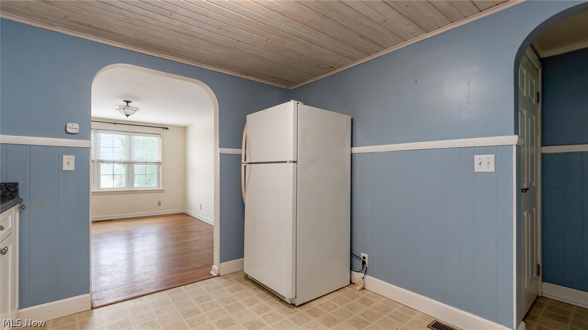 1751 Blaine Avenue Cambridge OH 43725