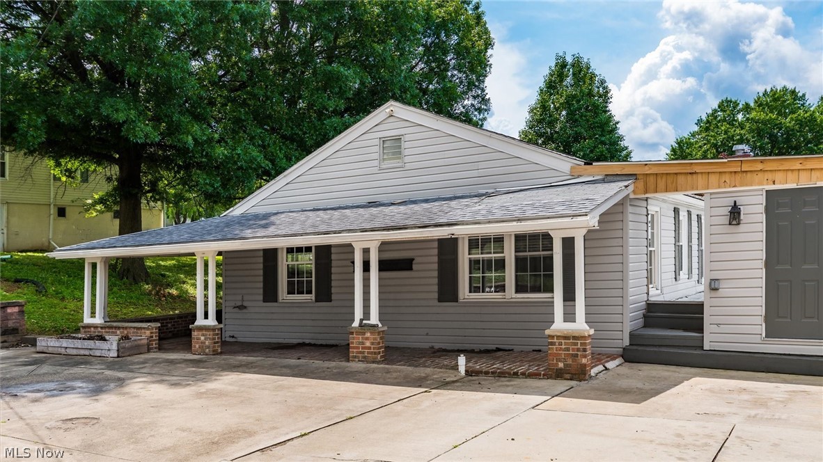 1751 Blaine Avenue Cambridge OH 43725