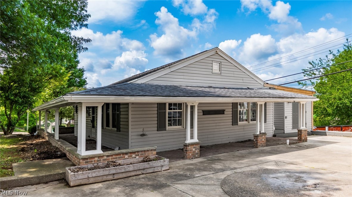 1751 Blaine Avenue Cambridge OH 43725