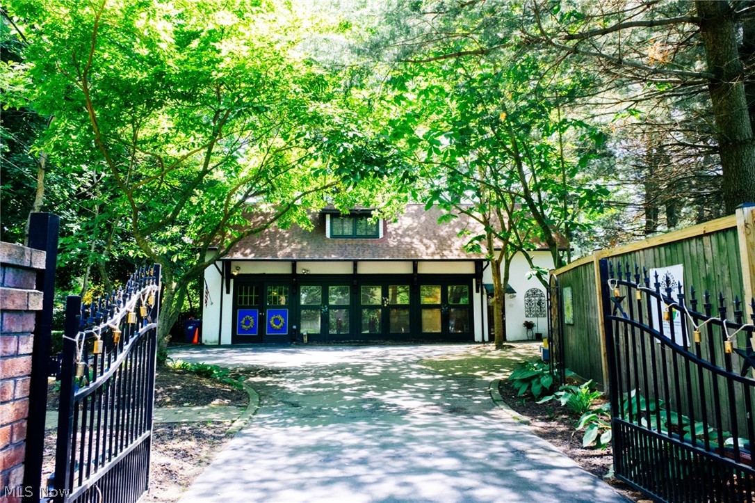 10304 Lake Shore Boulevard Bratenahl OH 44108