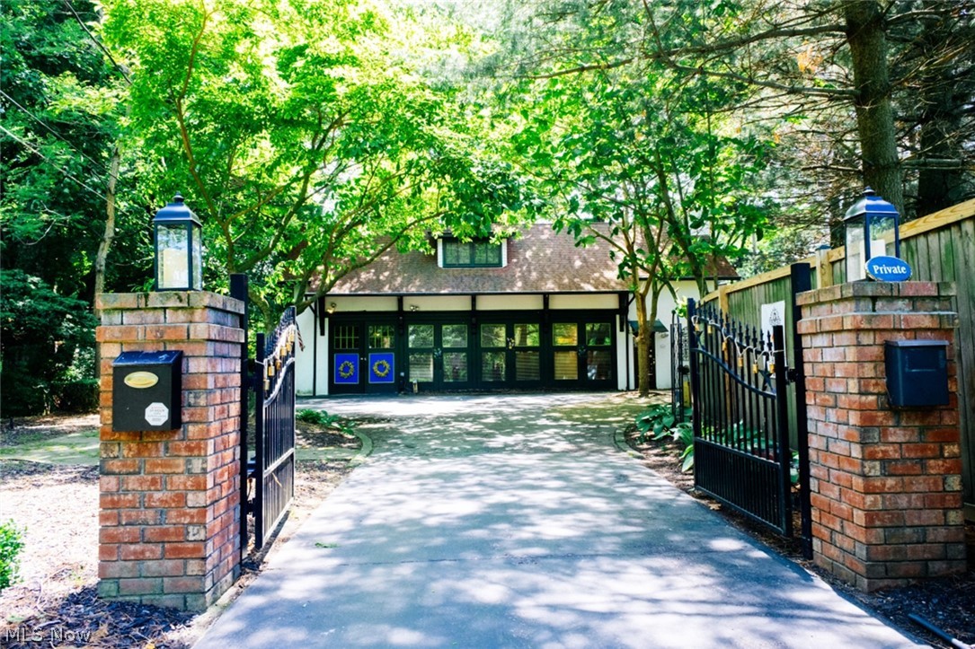 10304 Lake Shore Boulevard Bratenahl OH 44108