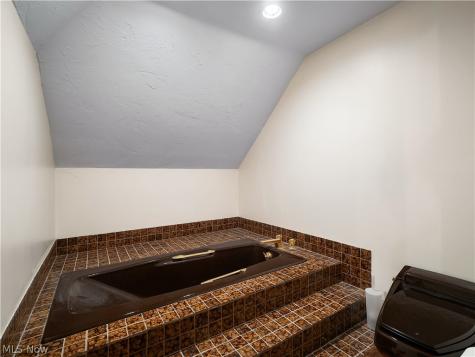 2008 Newbury Drive Westlake OH 44145