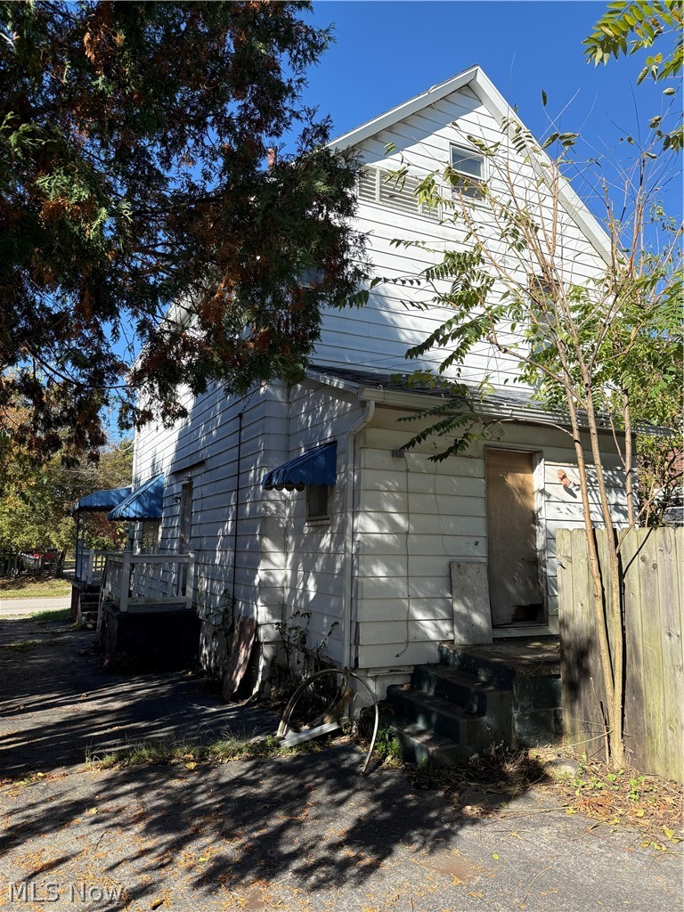 17 N Hartford Avenue Youngstown OH 44509
