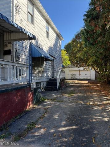 17 N Hartford Avenue Youngstown OH 44509