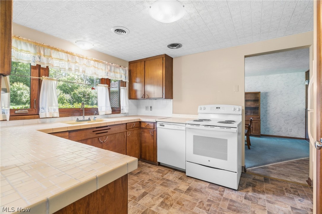 5738 Griffith Avenue NW North Canton OH 44720