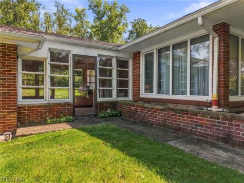 5738 Griffith Avenue NW North Canton OH 44720