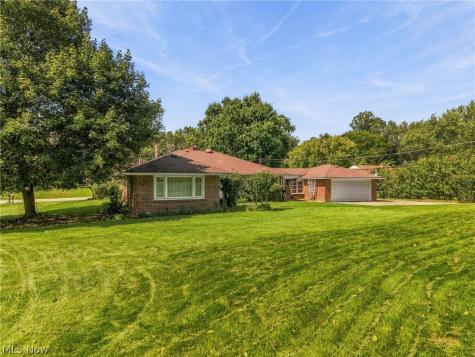 5738 Griffith Avenue NW North Canton OH 44720
