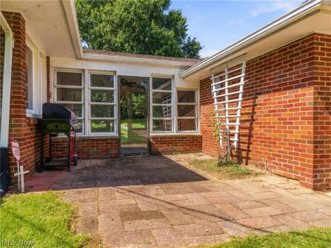 5738 Griffith Avenue NW North Canton OH 44720